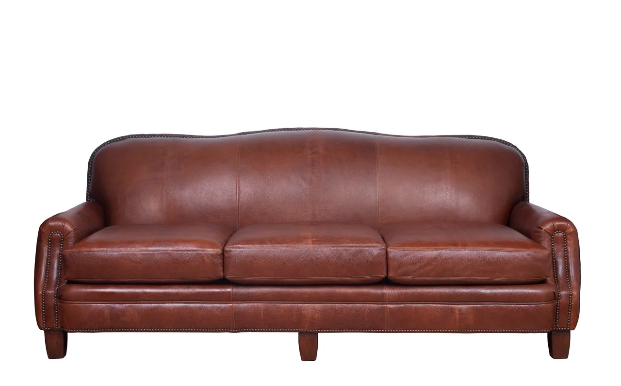 Ghế sofa da nâu cổ điển trên nền trắng