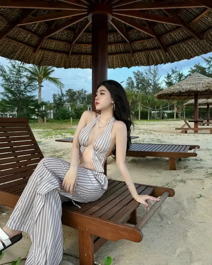 ảnh mạng Lê Kim Loan bikini cuốn hút trên mạng xã hội