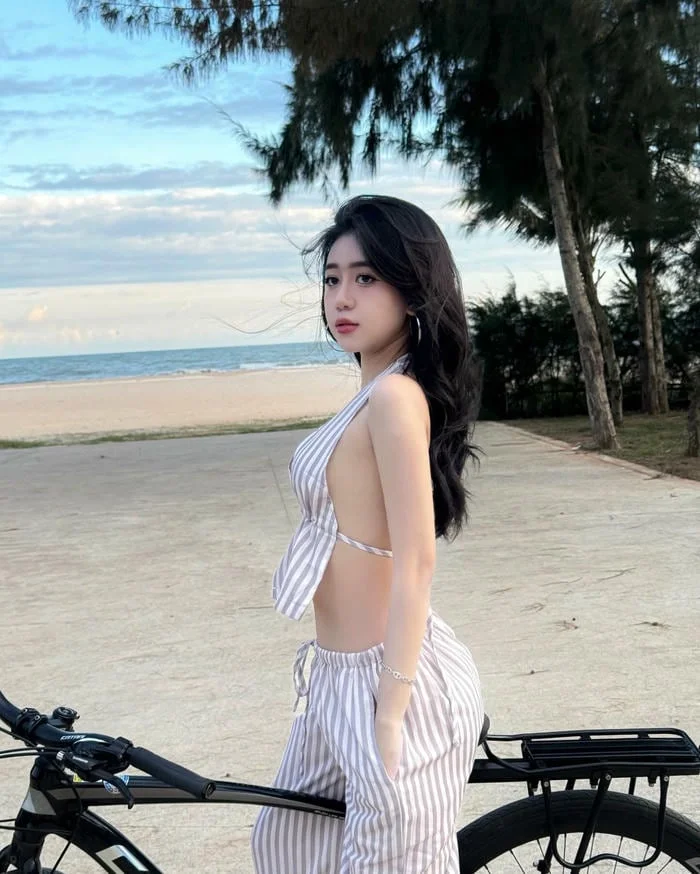lê kim loan bikini thần thái tự nhiên