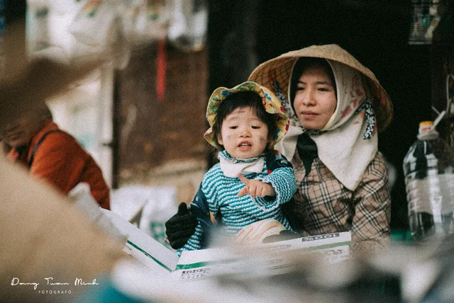 Sự thật về bộ ảnh "Mẹ con đồng nát" khiến ngàn người rung động