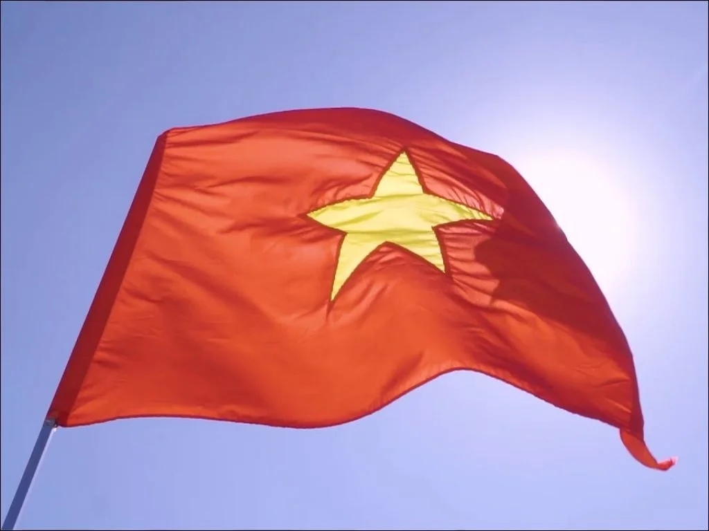 Ý nghĩa hình ảnh lá cờ Việt Nam tung bay bạn nên biết