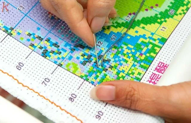 Cách giặt tranh thêu chữ thập: Phải đủ 6 bước này tranh lên khung mới đẹp và bền lâu
