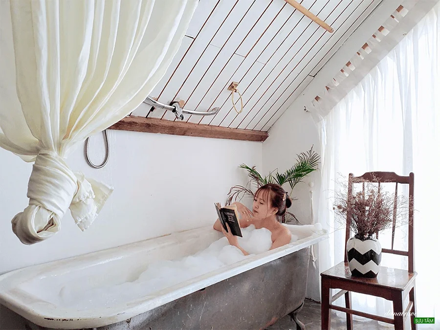 chill bên bồn tắm