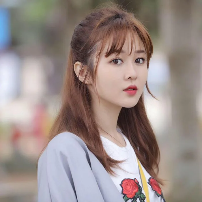 cô gái xinh ngầu gương mặt thanh tú