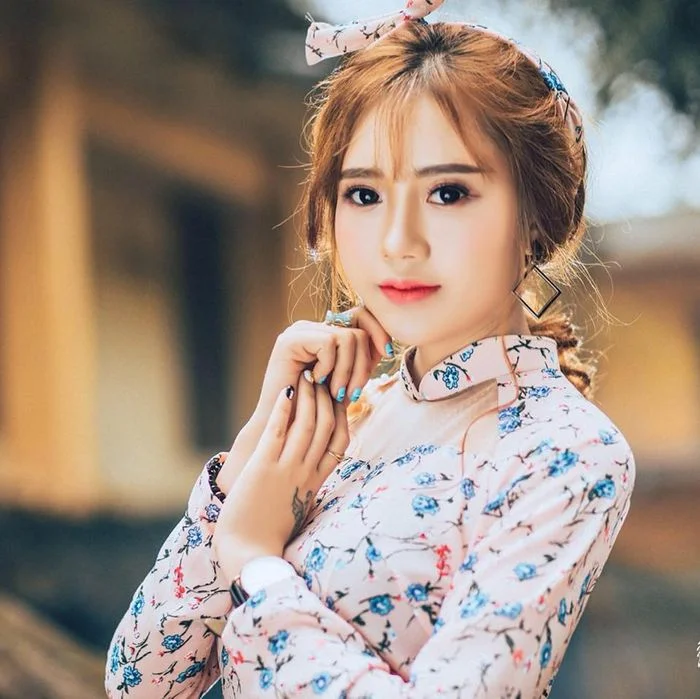 cô gái xinh ngầu diện áo dài truyền thống