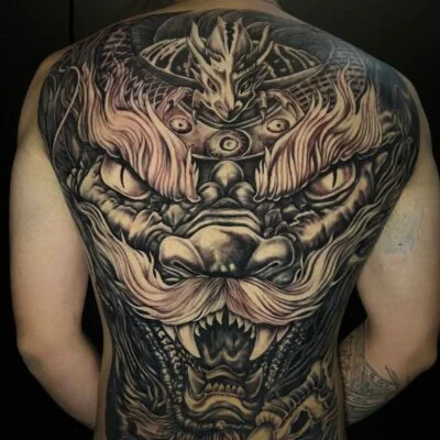 Hình xăm rồng dữ tợn kín lưng